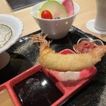 京都御所南 串かつ凡 - これが“天使の海老”！美しい響き持った高級海老です。ヒゲがモジャモジャっと、日本の海老とはチト違う感じがします。味わいは…、このニューカレドニア産も国産もどちらも美味い！