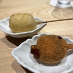 京都御所南 串かつ凡 - デザートは、手前“みたらし団子”、奥“アイスクリーム”。ひとかじり断面を見ると揚げても破綻しないような工夫がちゃんとしてあります。こう言う所が凄く真摯に作り込まれているなぁと静か〜に唸ってしまいます。