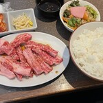 牛宗 まるなか - 肉がね、ほら、小さいでしょう？
