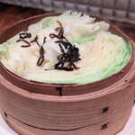 炭屋串兵衛 鶴屋町 横浜西口店 - お通しのキャベツのせいろ蒸し