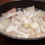 炭屋串兵衛 鶴屋町 横浜西口店 - 牛もつ塩煮込み