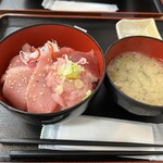 みなと市場 小松鮪専門店 - 