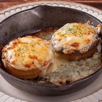 玉ねぎとグラナパダーノの芳醇チーズ焼き