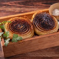 とろける甘さ！皮付き玉葱の丸ごとロースト