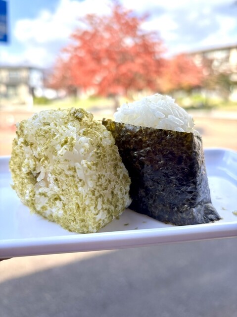 もぐもぐ黒獅子亭&おにぎりのひらきや店（長井）| 焼きそばとおにぎりが自慢の地元人気店