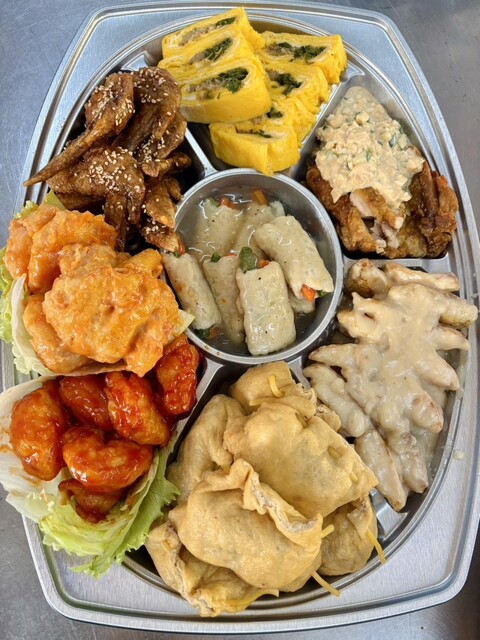 もぐもぐ黒獅子亭&おにぎりのひらきや店 - 長井（焼きそば）の写真