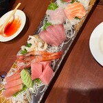 和台  - 刺身盛り合わせ