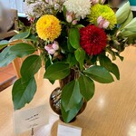 マナレイア - 中央のテーブルに、素敵なお花が生けてありました