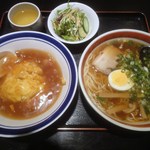 中華料理 北京 - ラーメンと天津丼セット