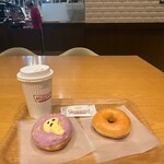 クリスピー・クリーム・ドーナツ - ドーナツふたつ と　アイスコーヒー