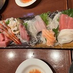 和台  - 刺身盛り合わせ