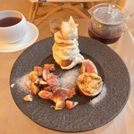 日々 - イチジクがゴロゴロの贅沢なイートンメス　味変にソースが付いていたけど写真撮るの忘れた(^-^;