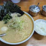 カマリヤ 大将 - ラーメン(中)＋味付玉子＋のり増＋小ライス