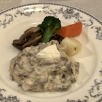 サラファン - ビーフストロガノフ