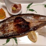 旬味 鮮心 魚屋 富重 - カマス開きの塩焼、