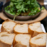 わいん食堂 Chez とし - 2025.10 カマンベールチーズと黒いちじくオーブン焼き（2,300円）