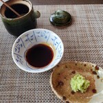 石臼挽き蕎麦香房 山の実 - 蕎麦掻き用の　塩、溜り醤油、安曇野産 真妻種の本山葵