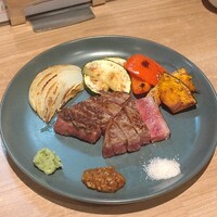 卓 - 黒毛和牛ステーキ(本日の赤身)