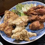 めんどり屋 - 赤、白？、黒の三色唐揚げ