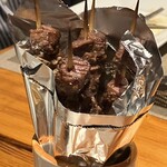 トラットリア ダイ パエサーニ - 羊の串焼きアロスティーニ。