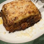 トラットリア ダイ パエサーニ - 伝統ラザニア。見た目と同じくカロリーも凶悪そう。