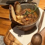 トラットリア ダイ パエサーニ - 伝統・羊の煮込み。トロトロに煮込まれた羊肉がブォーノ！