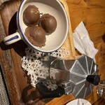 トラットリア ダイ パエサーニ - パロツェット。エスプレッソかけてどうぞ。