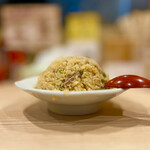 ラーメンか!チャーハンか! - 醤油ラーメン(黒) 990円 (無料ｵﾌﾟｼｮﾝ(A)ﾁｬｰｼｭｰ並450㌘)