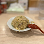 ラーメンか!チャーハンか! - 醤油ラーメン(黒) 990円 (無料ｵﾌﾟｼｮﾝ(A)ﾁｬｰｼｭｰ並450㌘)