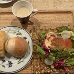 イタリアンレストラン ルッチコーレ - サラダ、スープ、パン