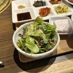焼肉邸 四五六 - ドレッシングもイケてまつ☝︎