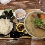 農家ごはん つかだ食堂 - 豚汁定食