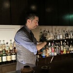 bar.comptoir - マスターのシェーカーを振る姿✩⋆*॰¨̮⋆｡˚
      シェーカーの振り方はそれぞれバーテンの方の個性が出ます✨