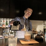 bar.comptoir - スモークアーモンドの仕上げに濃厚ミルクを投入✨