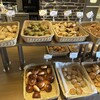 バケット - 食べ放題のパンコーナー