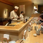 日本橋海鮮丼 つじ半 - 