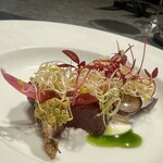 malca - 炭焼きカツオのカルパッチョ、巨峰とハーブのサラダ