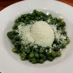 サイゼリヤ - 柔らか青豆の温サラダ200円