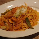 シチリアの朝市 - 壁の穴風ナポリタン