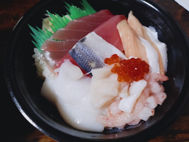 魚丼 秋田上飯島店（うおどん） - 上飯島（海鮮丼）の写真