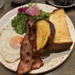 GOOD MORNING CAFE NOWADAYS - ナワデイズモーニングプレート（目玉焼き＆ベーコン）