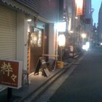 たらふくちゃん - 路地を入るとあります