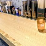 すごい煮干ラーメン 凪 - カウンター席