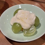 長命うどん - 柿とシャインマスカットの白和え