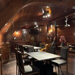 貝殻亭 - 奥のテーブル席