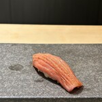 鮨 極 - マグロの中トロと大トロの間くらい
