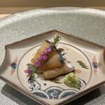 鮨 極 - シマアジのづけ