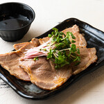 麺や 鶏次と貝次 - あぶりチャーシュー盛880円