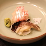 と村 - お造り　真鯛 と 生トリ貝