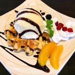 珈琲倶楽部東区役所店 - 料理写真:ベルギーワッフル380円(税込410円)